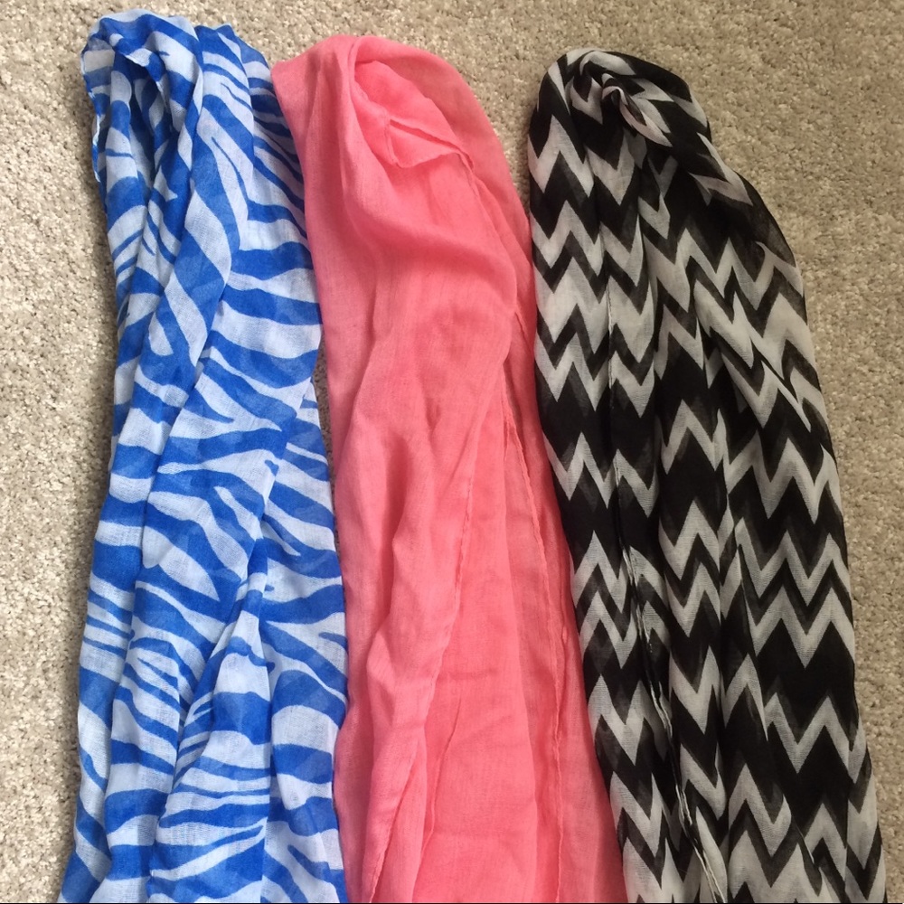 Lot of three scarves